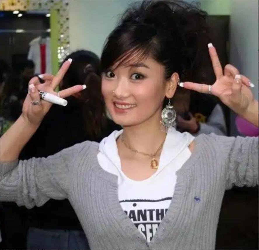 胶原羹怎么吃__已婚女人梦见家里被盗报警了