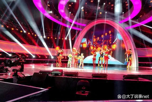 春晚马丽忘词_马丽春晚衣服_