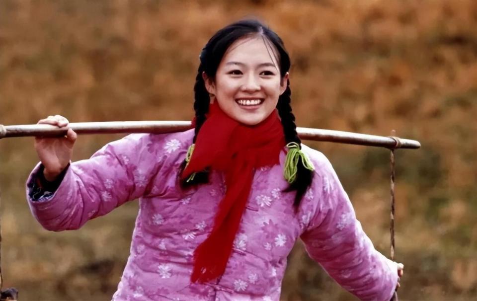 离婚2年后，47岁章子怡近况曝光引争议，原来汪峰当年没说错