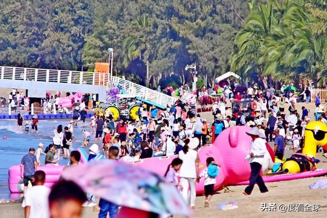 椰风裹暖意，人潮映开放：三亚湾立春前夕的自贸港活力图景！