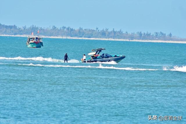 椰风裹暖意，人潮映开放：三亚湾立春前夕的自贸港活力图景！__椰风裹暖意，人潮映开放：三亚湾立春前夕的自贸港活力图景！