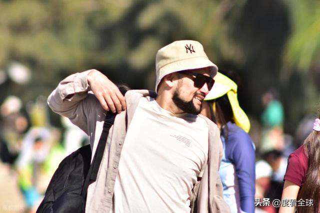 椰风裹暖意，人潮映开放：三亚湾立春前夕的自贸港活力图景！_椰风裹暖意，人潮映开放：三亚湾立春前夕的自贸港活力图景！_