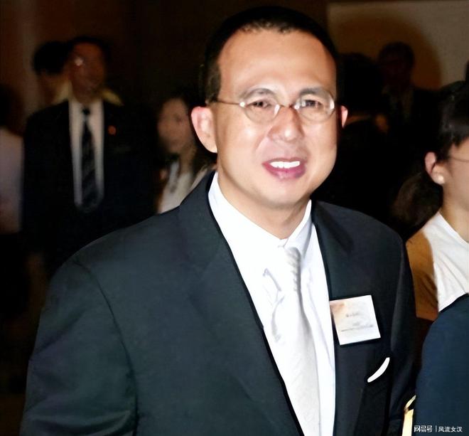 霍震霆和李嘉诚谁有钱_李长治见过李嘉诚没_