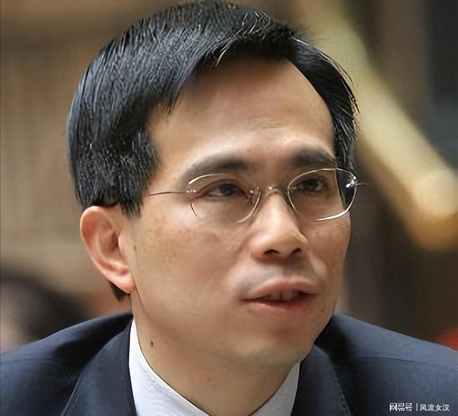 _霍震霆和李嘉诚谁有钱_李长治见过李嘉诚没