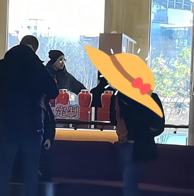 高云翔带小酒窝天津过年！父女逛商场被偶遇，细节暴露宠女日常_高云翔带小酒窝天津过年！父女逛商场被偶遇，细节暴露宠女日常_