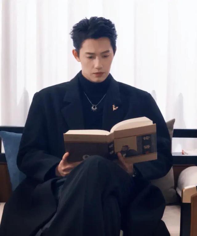 夸男帅女美的句子_夸长得帅的男明星的句子_