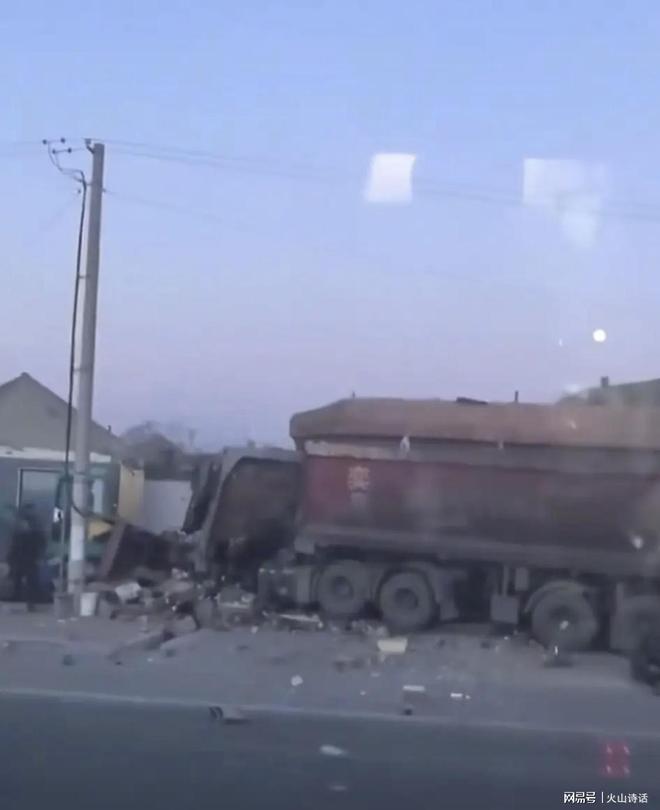 太恐怖了！大连交通事故致5人遇难，现场画面流出，堪称粉身碎骨