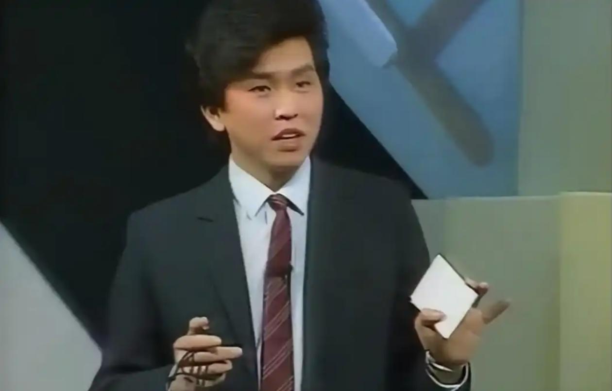 央视主持人被丈夫抛弃_央视主持人妻子砸场_