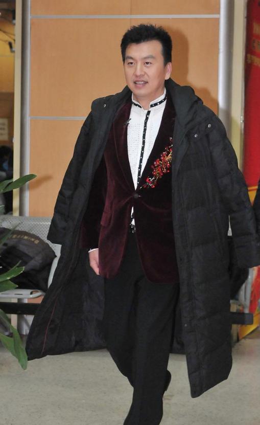 央视主持人被丈夫抛弃__央视主持人妻子砸场