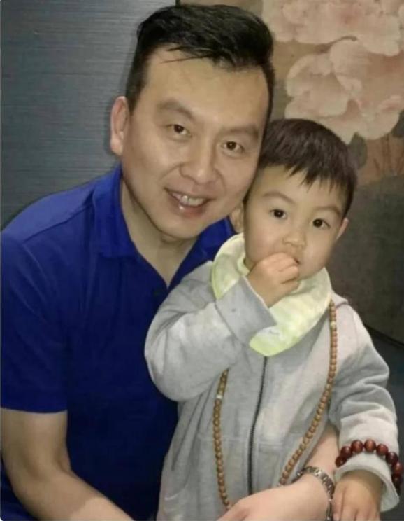 央视主持人被丈夫抛弃__央视主持人妻子砸场