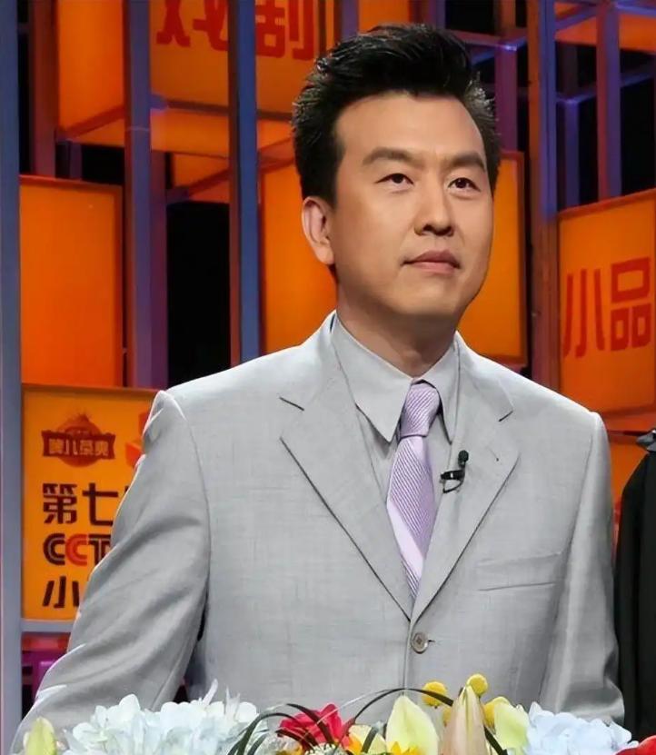 _央视主持人被丈夫抛弃_央视主持人妻子砸场