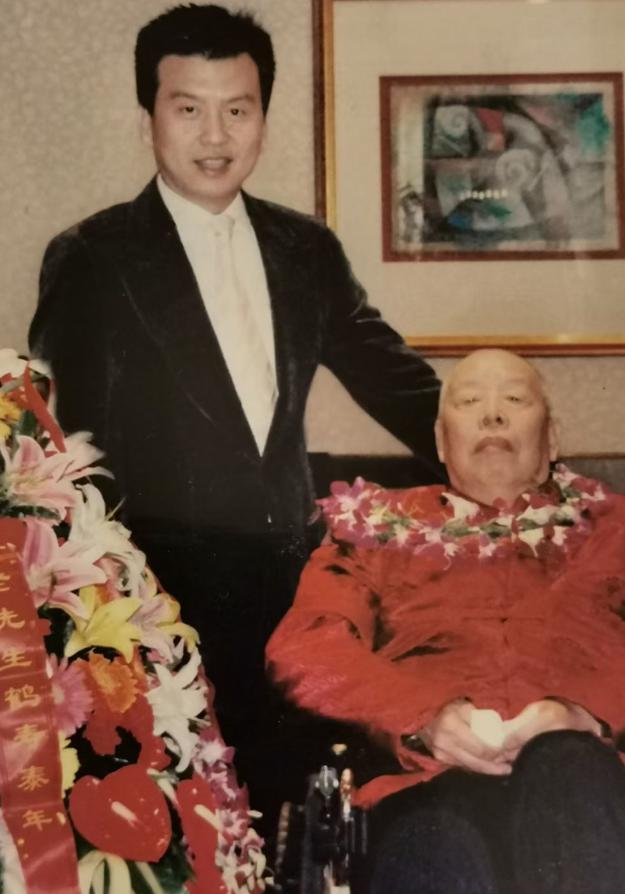 _央视主持人被丈夫抛弃_央视主持人妻子砸场