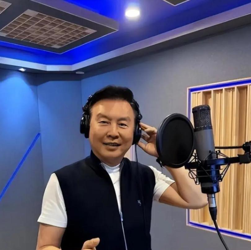 央视主持人妻子砸场__央视主持人被丈夫抛弃