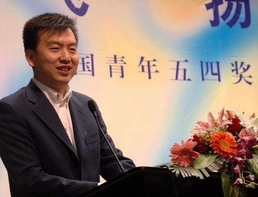 _央视主持人妻子砸场_央视主持人被丈夫抛弃