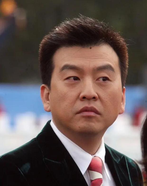 央视主持人妻子砸场_央视主持人被丈夫抛弃_