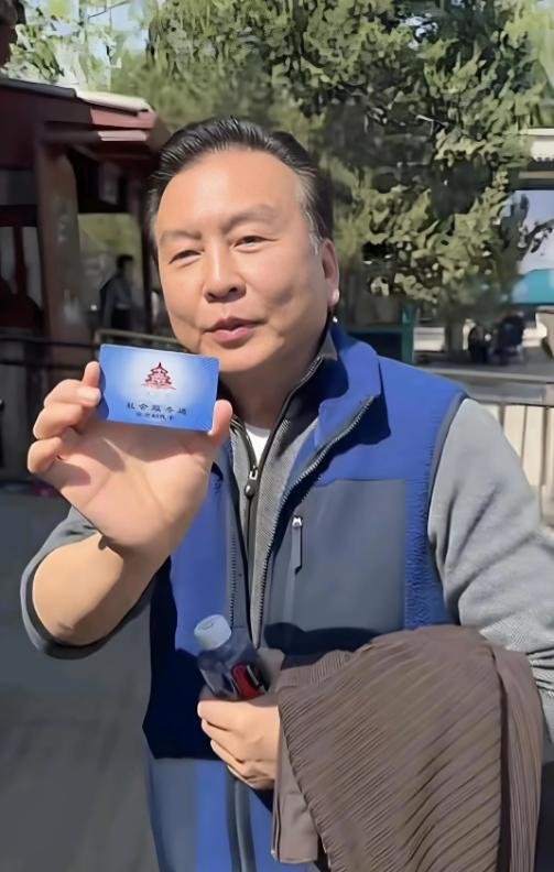 _央视主持人被丈夫抛弃_央视主持人妻子砸场