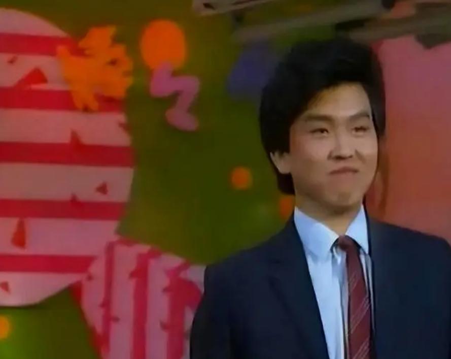 央视主持人被丈夫抛弃_央视主持人妻子砸场_