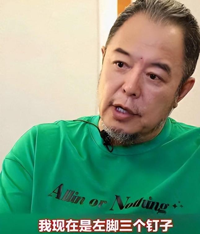 _善恶终有报！放弃国籍、贬低中国，68岁瘫在轮椅的张铁林活成笑话_善恶终有报！放弃国籍、贬低中国，68岁瘫在轮椅的张铁林活成笑话