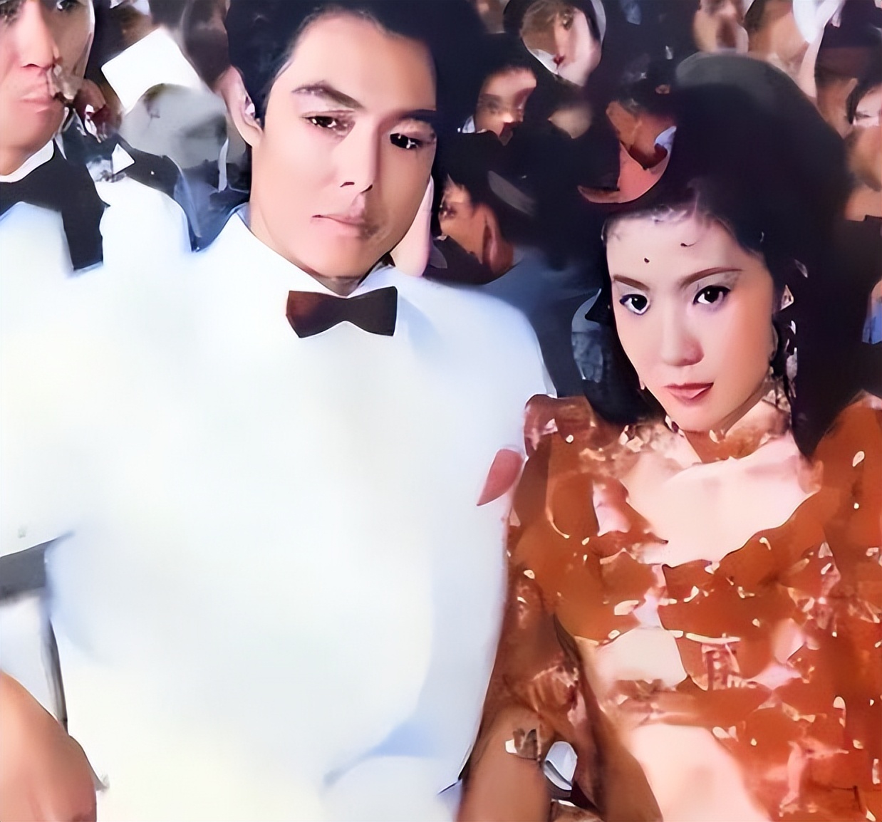 善恶终有报！放弃国籍、贬低中国，68岁瘫在轮椅的张铁林活成笑话__善恶终有报！放弃国籍、贬低中国，68岁瘫在轮椅的张铁林活成笑话