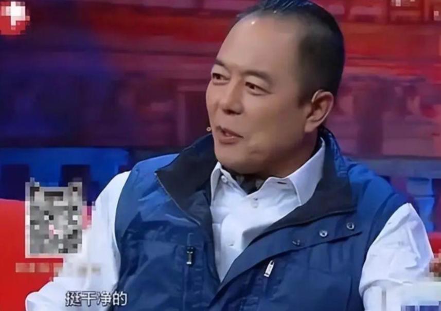 善恶终有报！放弃国籍、贬低中国，68岁瘫在轮椅的张铁林活成笑话__善恶终有报！放弃国籍、贬低中国，68岁瘫在轮椅的张铁林活成笑话