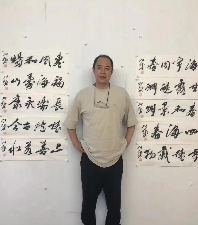 _善恶终有报！放弃国籍、贬低中国，68岁瘫在轮椅的张铁林活成笑话_善恶终有报！放弃国籍、贬低中国，68岁瘫在轮椅的张铁林活成笑话