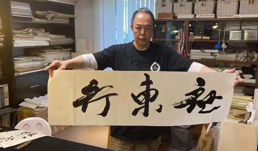 善恶终有报！放弃国籍、贬低中国，68岁瘫在轮椅的张铁林活成笑话_善恶终有报！放弃国籍、贬低中国，68岁瘫在轮椅的张铁林活成笑话_