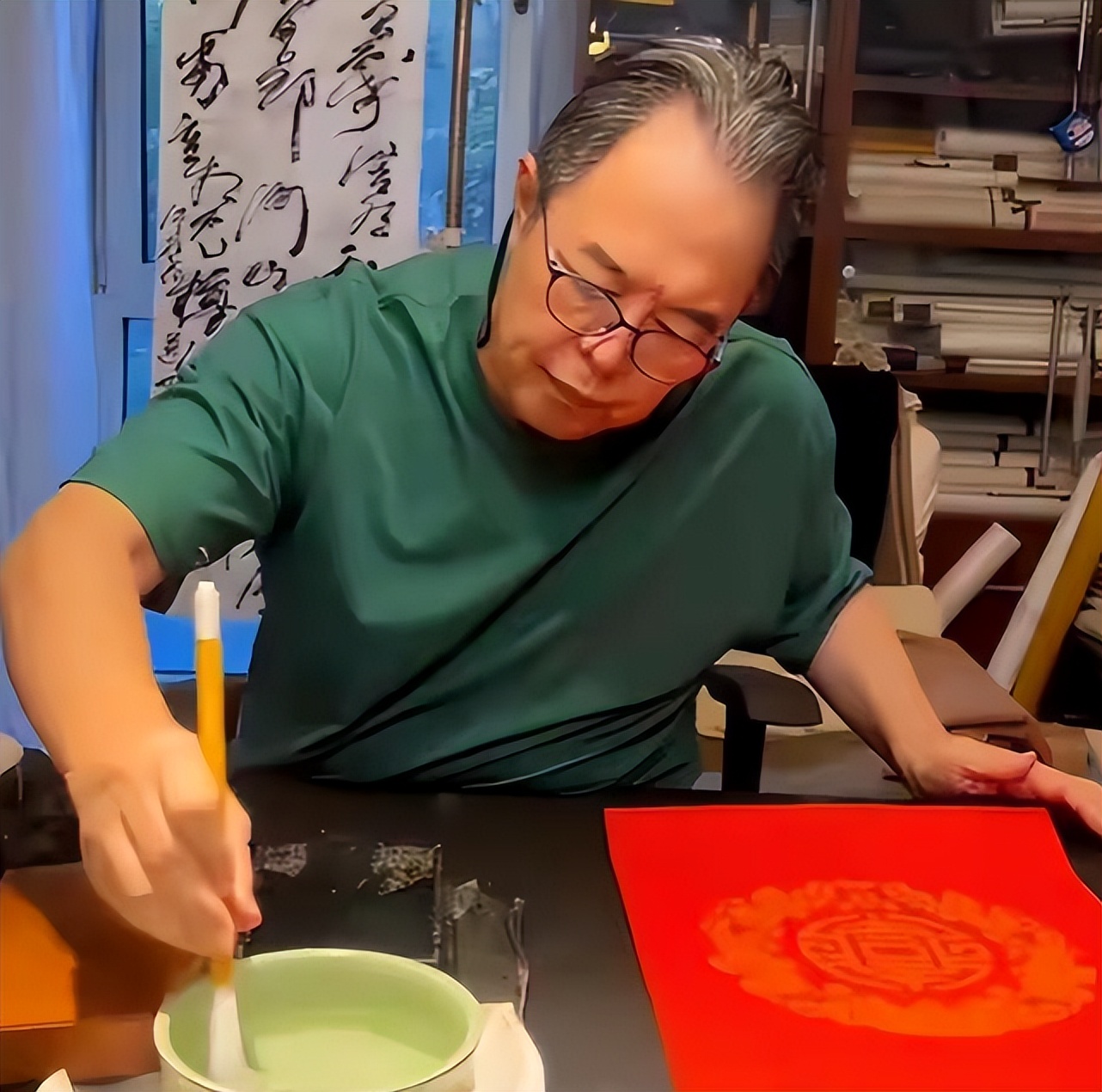 善恶终有报！放弃国籍、贬低中国，68岁瘫在轮椅的张铁林活成笑话_善恶终有报！放弃国籍、贬低中国，68岁瘫在轮椅的张铁林活成笑话_