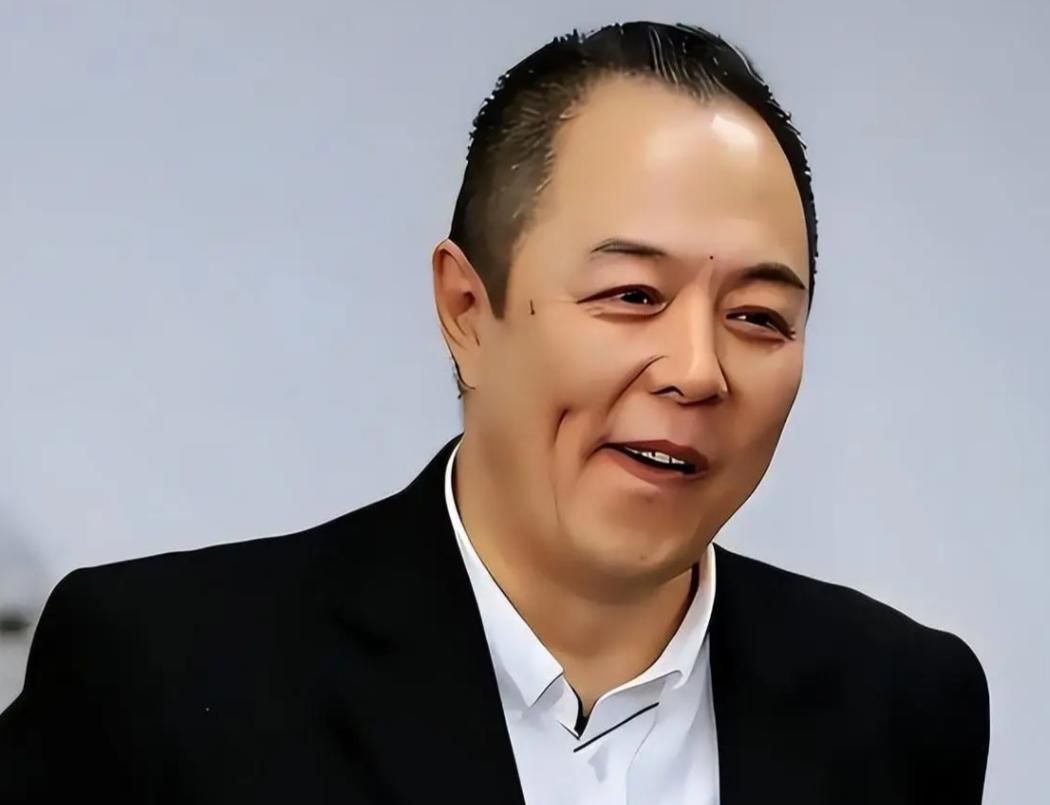 _善恶终有报！放弃国籍、贬低中国，68岁瘫在轮椅的张铁林活成笑话_善恶终有报！放弃国籍、贬低中国，68岁瘫在轮椅的张铁林活成笑话