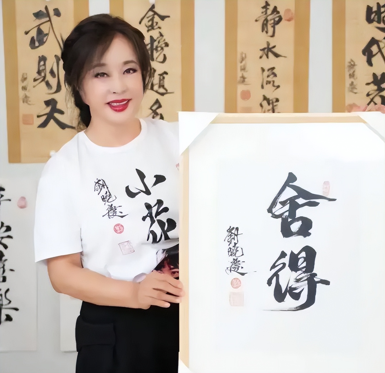 _善恶终有报！放弃国籍、贬低中国，68岁瘫在轮椅的张铁林活成笑话_善恶终有报！放弃国籍、贬低中国，68岁瘫在轮椅的张铁林活成笑话