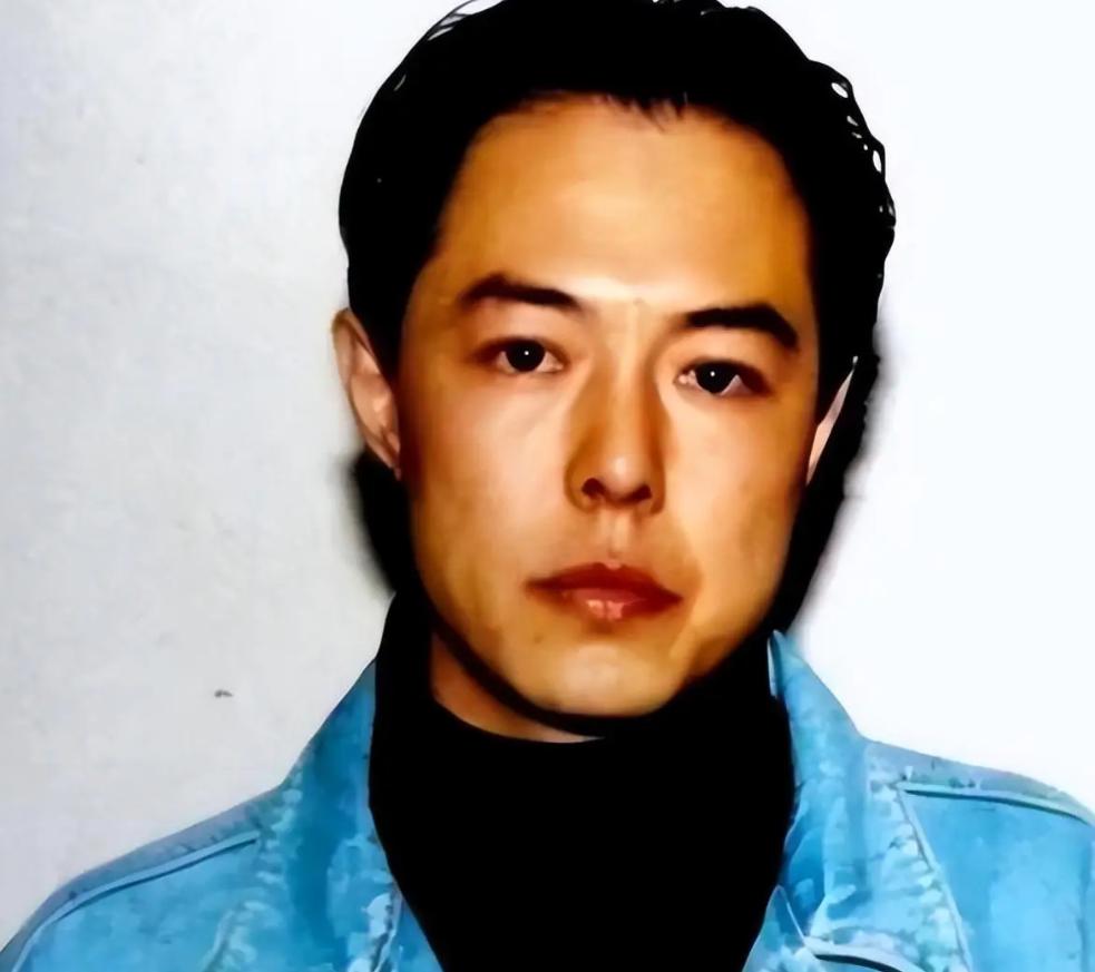 _善恶终有报！放弃国籍、贬低中国，68岁瘫在轮椅的张铁林活成笑话_善恶终有报！放弃国籍、贬低中国，68岁瘫在轮椅的张铁林活成笑话