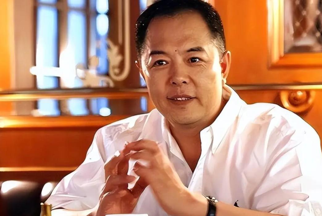 _善恶终有报！放弃国籍、贬低中国，68岁瘫在轮椅的张铁林活成笑话_善恶终有报！放弃国籍、贬低中国，68岁瘫在轮椅的张铁林活成笑话