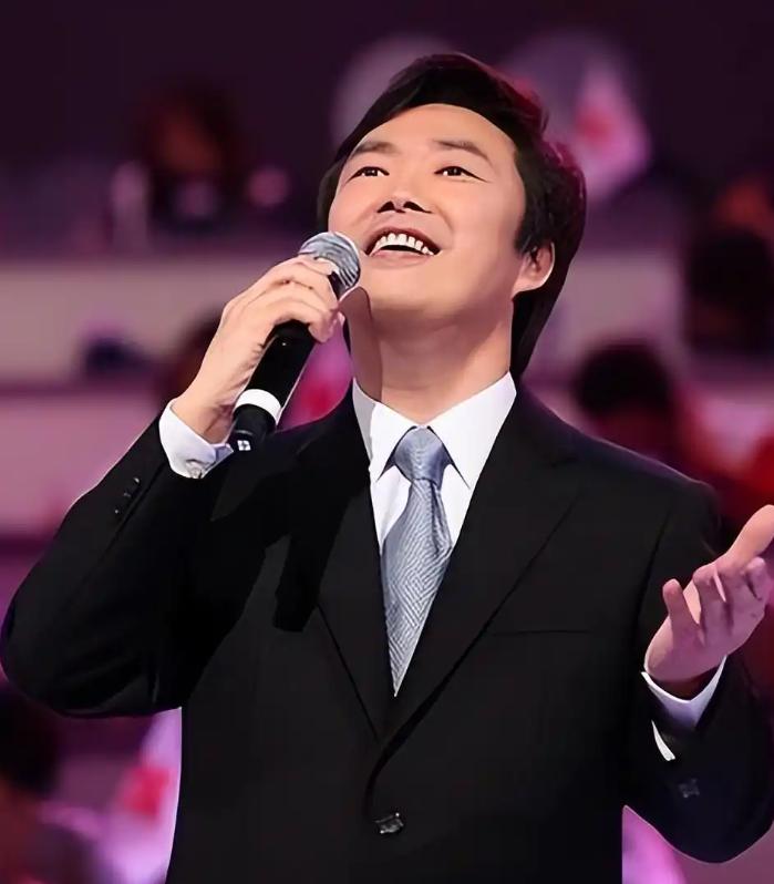 _善恶终有报！放弃国籍、贬低中国，68岁瘫在轮椅的张铁林活成笑话_善恶终有报！放弃国籍、贬低中国，68岁瘫在轮椅的张铁林活成笑话