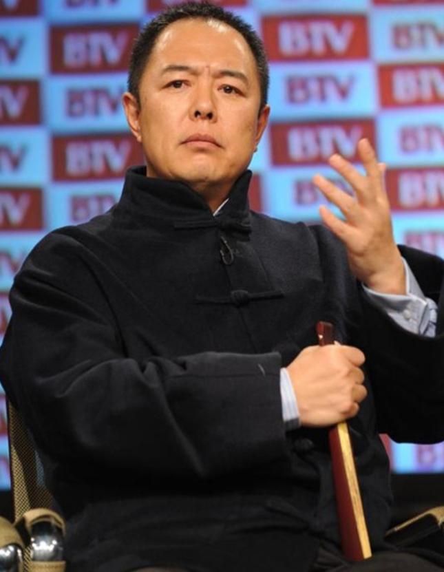 _善恶终有报！放弃国籍、贬低中国，68岁瘫在轮椅的张铁林活成笑话_善恶终有报！放弃国籍、贬低中国，68岁瘫在轮椅的张铁林活成笑话