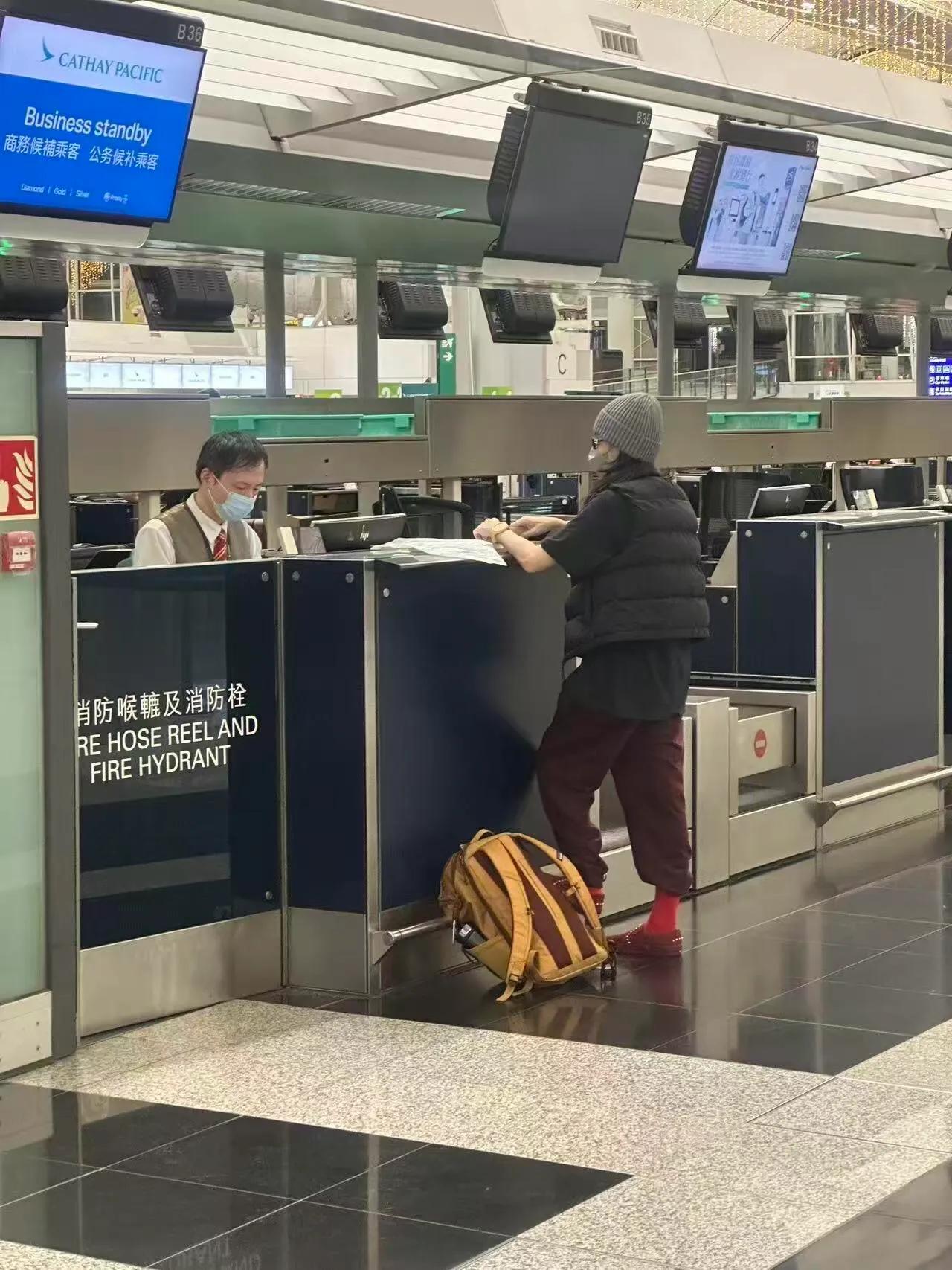 张柏芝和大儿子逛澳洲宜家，Lucas高大帅气，随性松弛很像谢霆锋_张柏芝和大儿子逛澳洲宜家，Lucas高大帅气，随性松弛很像谢霆锋_