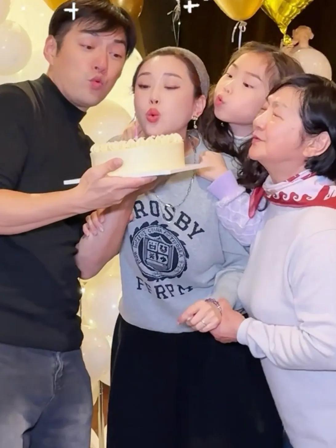 公婆亲孩子__婆媳亲全家和