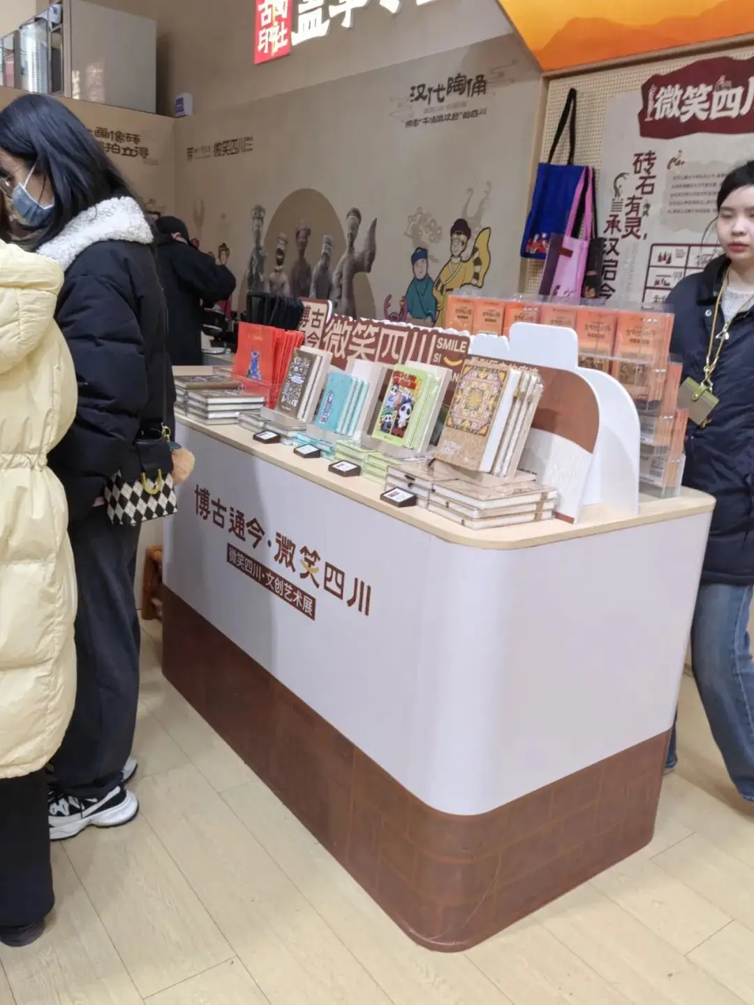 成都游之二：古陶俑爱微笑与微笑四川人 | 徐景洲__成都游之二：古陶俑爱微笑与微笑四川人 | 徐景洲