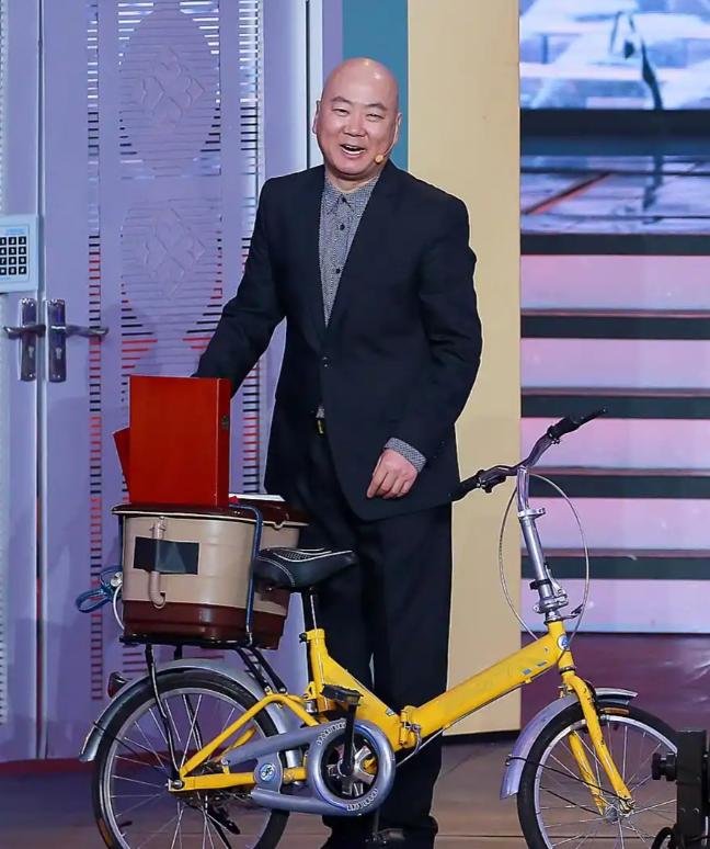 姜昆相声协会会长_姜昆是一个曲艺演员_