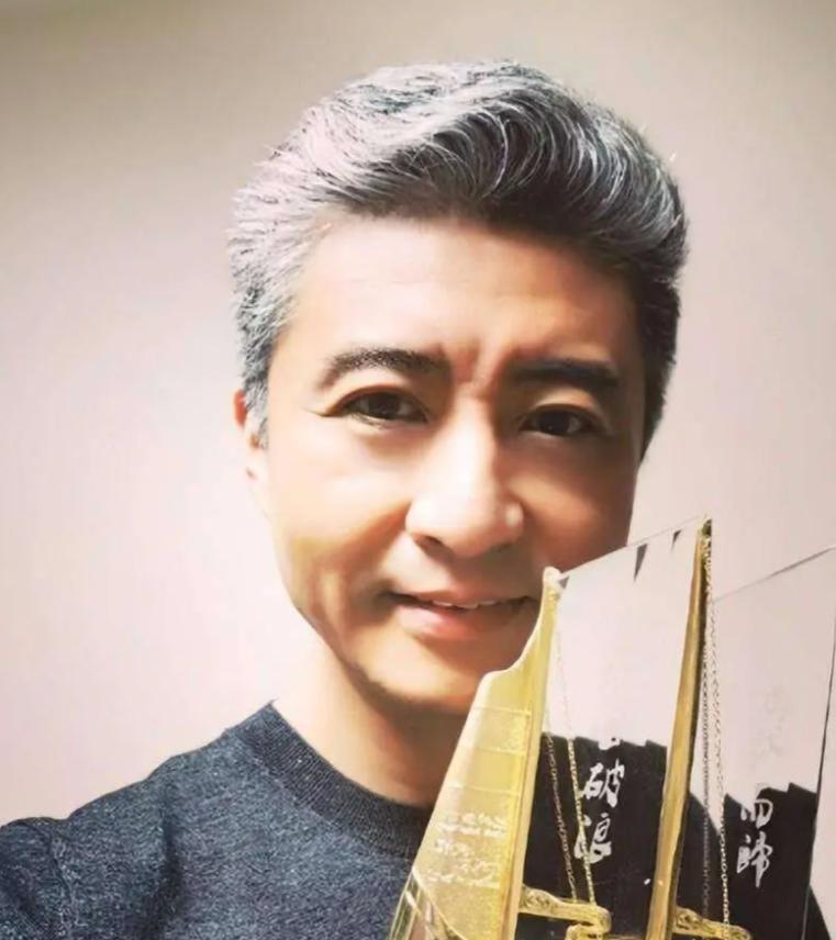 姜昆是一个曲艺演员__姜昆相声协会会长