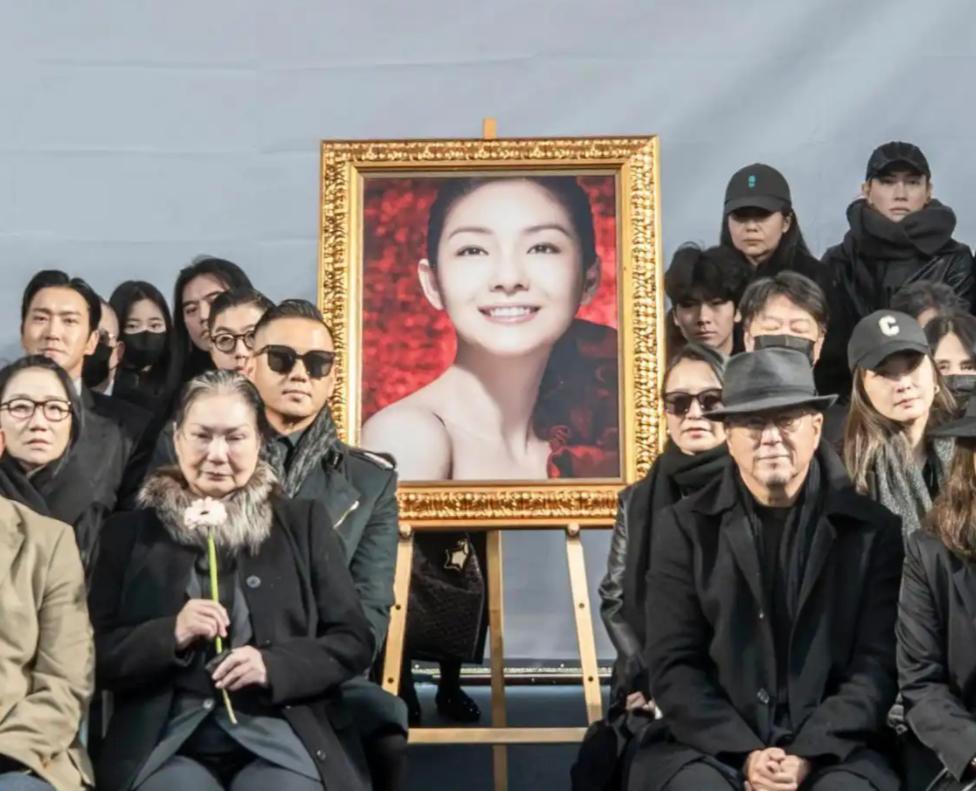 洗不白了!韩媒曝大S临终细节,小S说谎了,难怪不让玥儿去周年祭_洗不白了!韩媒曝大S临终细节,小S说谎了,难怪不让玥儿去周年祭_