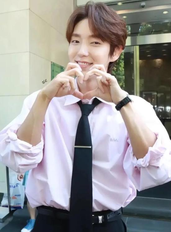 李准基不再隐瞒！坦言43岁不愿结婚真相，原来是为妹妹守身如玉_李准基不再隐瞒！坦言43岁不愿结婚真相，原来是为妹妹守身如玉_