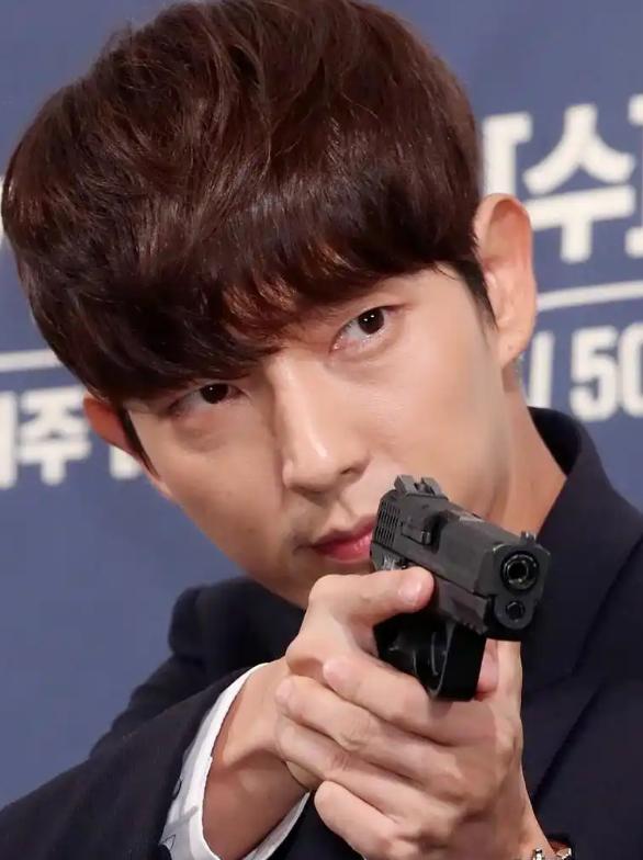 _李准基不再隐瞒！坦言43岁不愿结婚真相，原来是为妹妹守身如玉_李准基不再隐瞒！坦言43岁不愿结婚真相，原来是为妹妹守身如玉