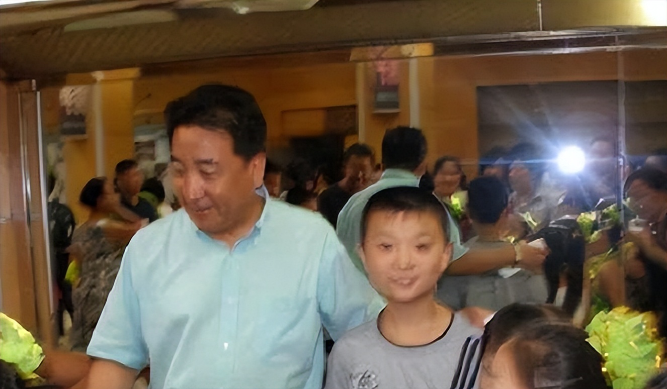 姜昆领养儿子_姜昆孩子_