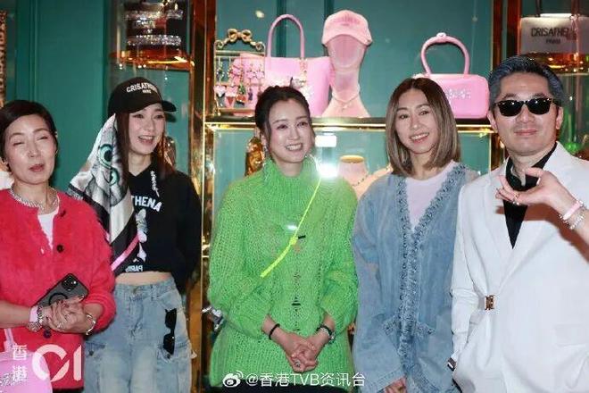 张宝儿否认发火骂袁咕碌！胡曦文爆对方带孩子真实情况：她好辛苦__张宝儿否认发火骂袁咕碌！胡曦文爆对方带孩子真实情况：她好辛苦