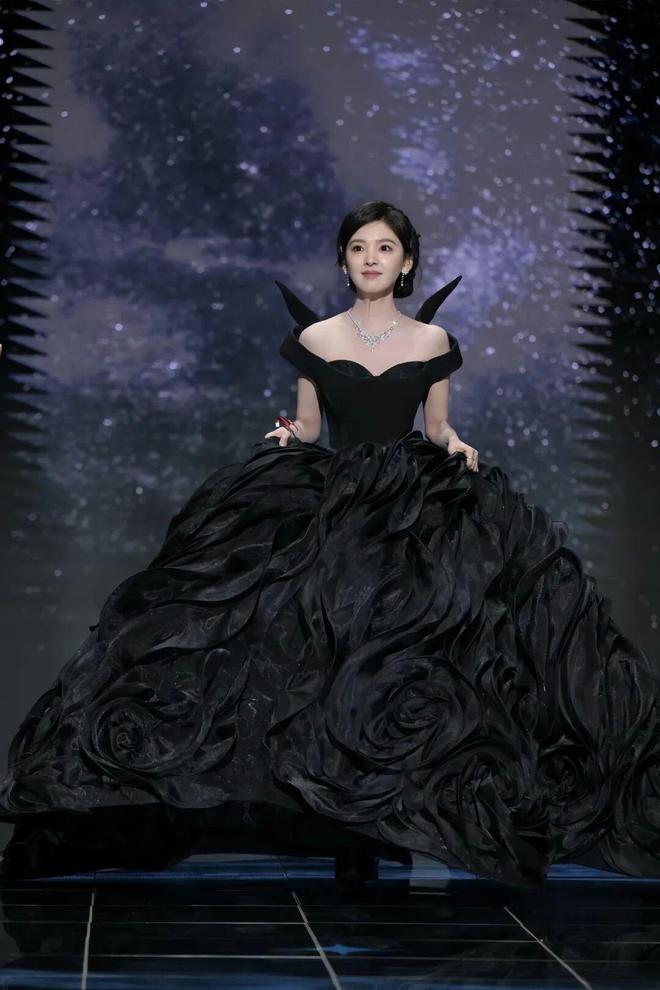 _争抢C位，连环撞衫，粉丝撕逼，大喊退票，微博之夜还能更臭吗？_争抢C位，连环撞衫，粉丝撕逼，大喊退票，微博之夜还能更臭吗？