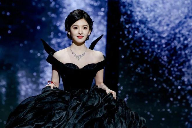 争抢C位，连环撞衫，粉丝撕逼，大喊退票，微博之夜还能更臭吗？__争抢C位，连环撞衫，粉丝撕逼，大喊退票，微博之夜还能更臭吗？