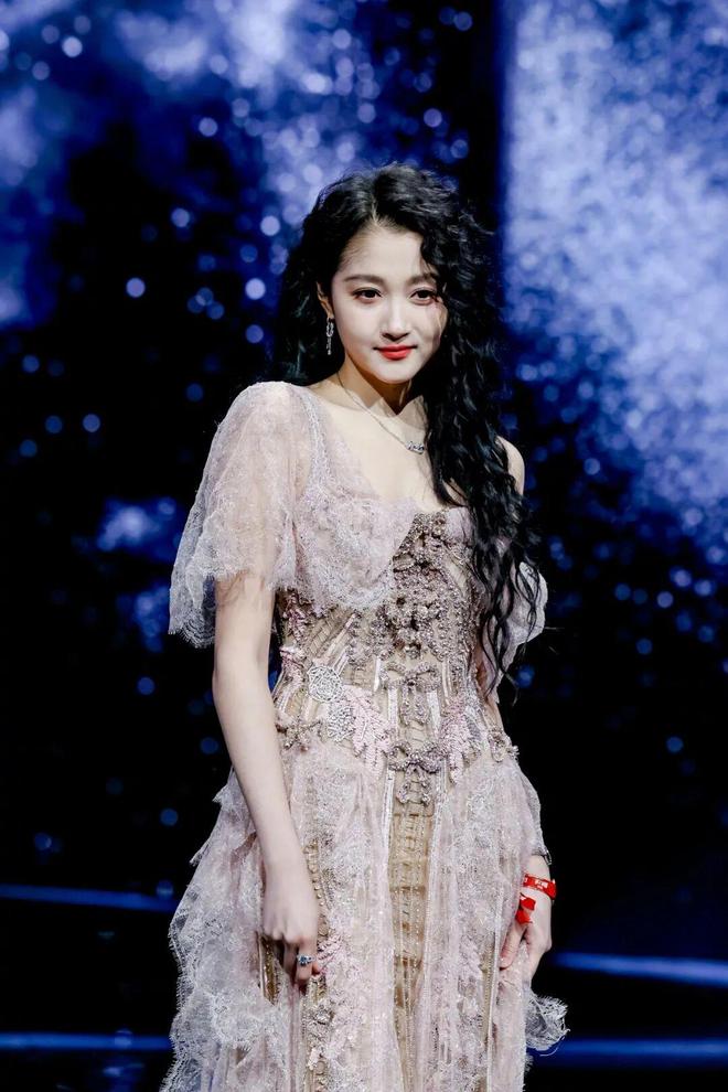 争抢C位，连环撞衫，粉丝撕逼，大喊退票，微博之夜还能更臭吗？_争抢C位，连环撞衫，粉丝撕逼，大喊退票，微博之夜还能更臭吗？_