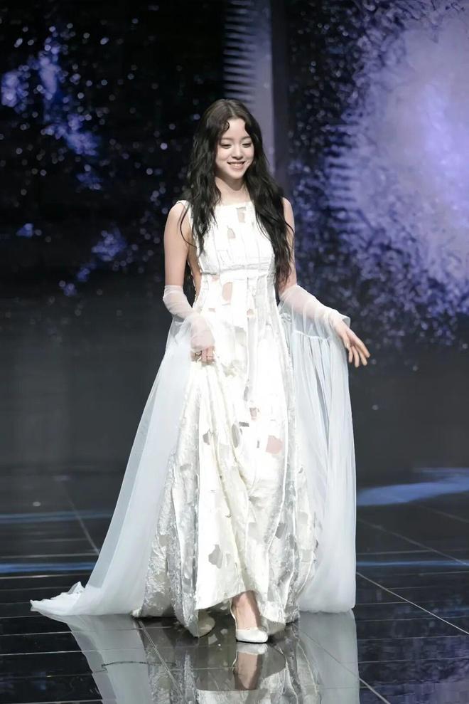 争抢C位，连环撞衫，粉丝撕逼，大喊退票，微博之夜还能更臭吗？_争抢C位，连环撞衫，粉丝撕逼，大喊退票，微博之夜还能更臭吗？_