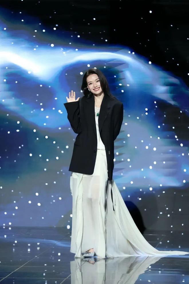 争抢C位，连环撞衫，粉丝撕逼，大喊退票，微博之夜还能更臭吗？_争抢C位，连环撞衫，粉丝撕逼，大喊退票，微博之夜还能更臭吗？_