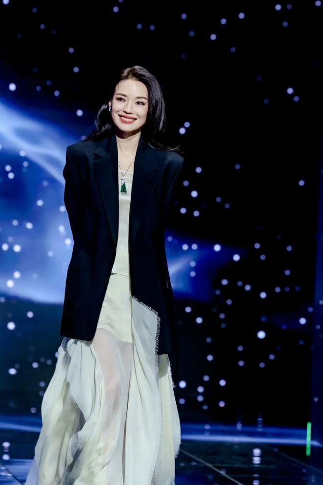 争抢C位，连环撞衫，粉丝撕逼，大喊退票，微博之夜还能更臭吗？_争抢C位，连环撞衫，粉丝撕逼，大喊退票，微博之夜还能更臭吗？_