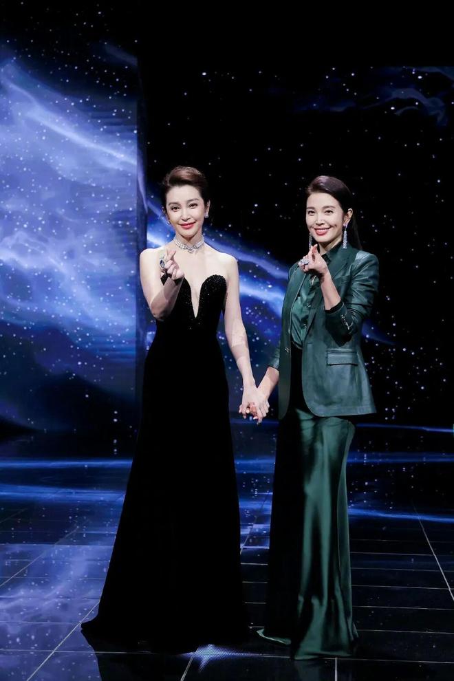 争抢C位，连环撞衫，粉丝撕逼，大喊退票，微博之夜还能更臭吗？_争抢C位，连环撞衫，粉丝撕逼，大喊退票，微博之夜还能更臭吗？_